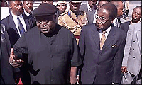 Spojenci (zprava Kabila, Mugabe)