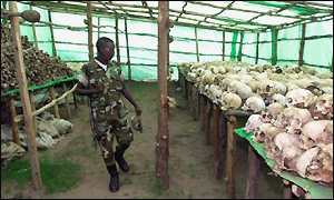 Konflikt ve Rwandě si vyžádal statisíce obětí.