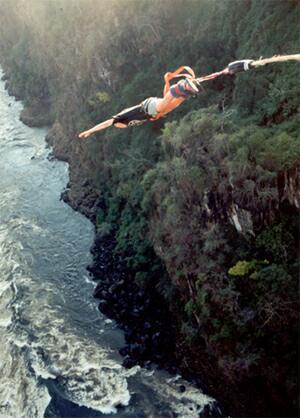 Viktoriiny vodopády - bungee jumping