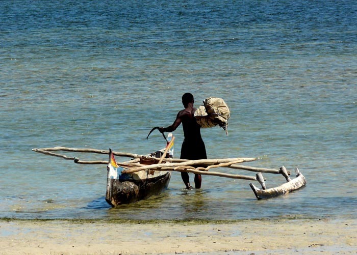 rybář a loď, Madagaskar