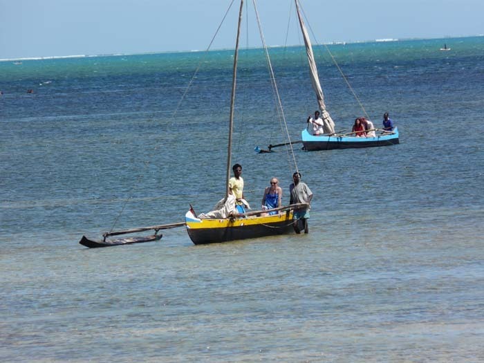 rybář Lunga s Regínou a obědem, Ifata, Aye-Aye expedition, Madagaskar