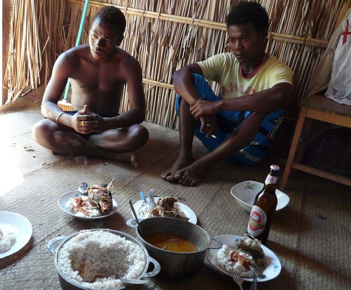 oběd u rybáře Lungy, Ifata, Aye-Aye expedition, Madagaskar