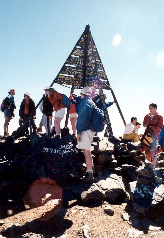 Vrcholová pyramida  4167 m n.m. (Tubkal, Maroko)