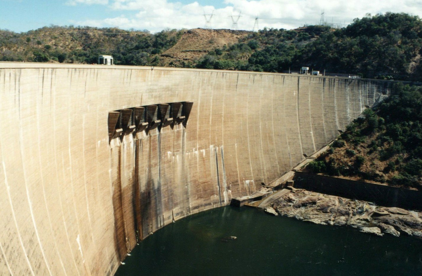 Hráz přehrady Kariba, Zimbabwe - Zambie