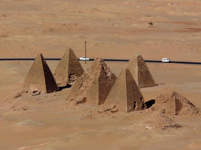 Pyramidové pole u Jebel Barkalu
