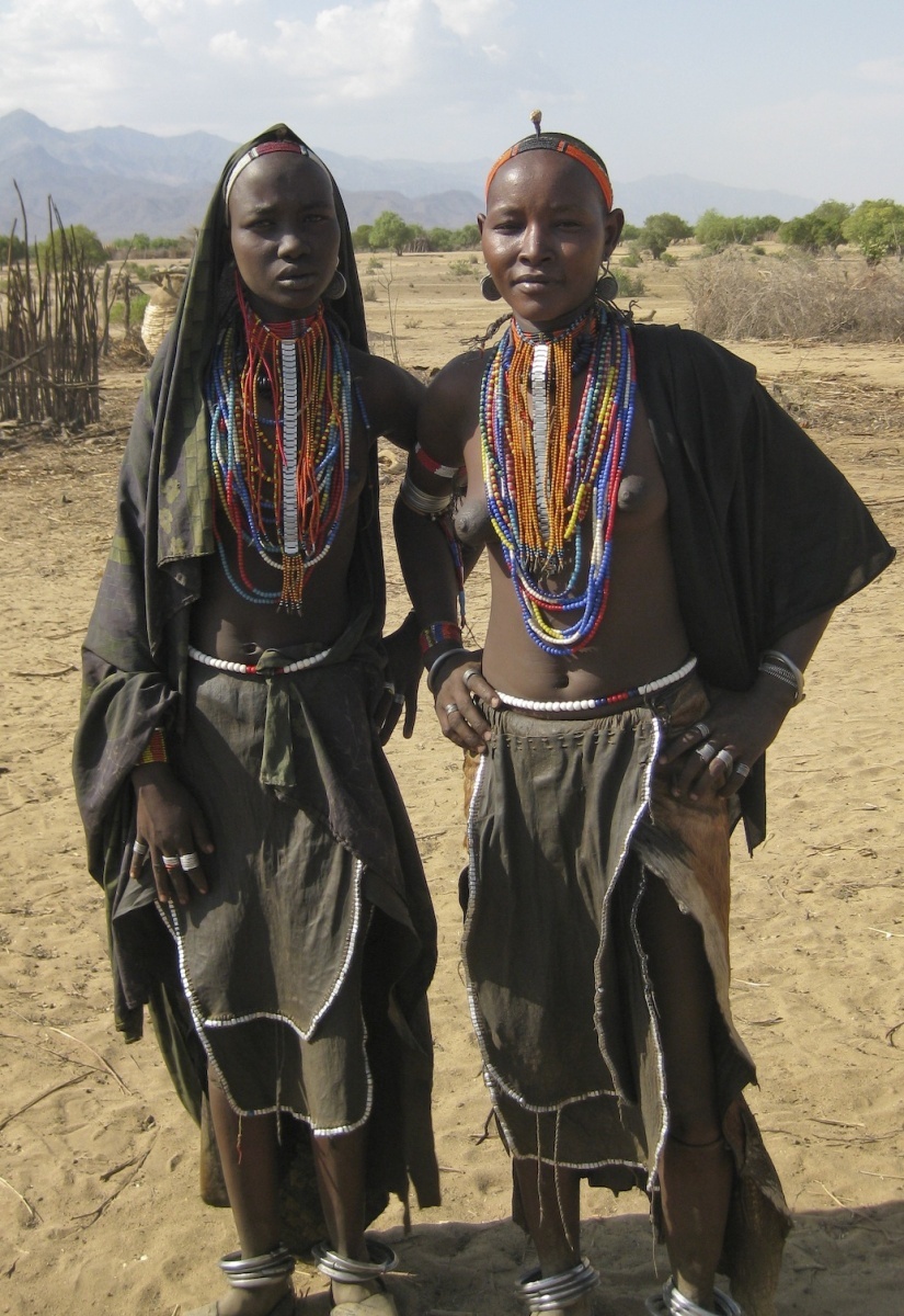 Arbore women