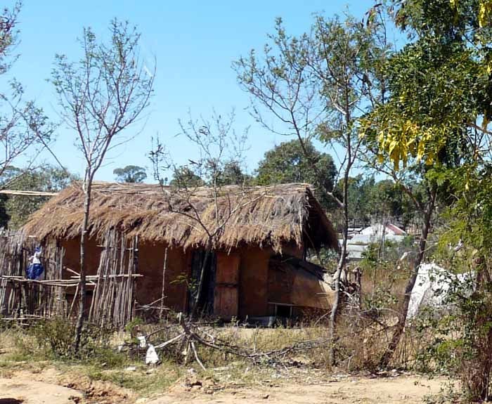 Dům ve vesnici etnika Bara, Madagaskar