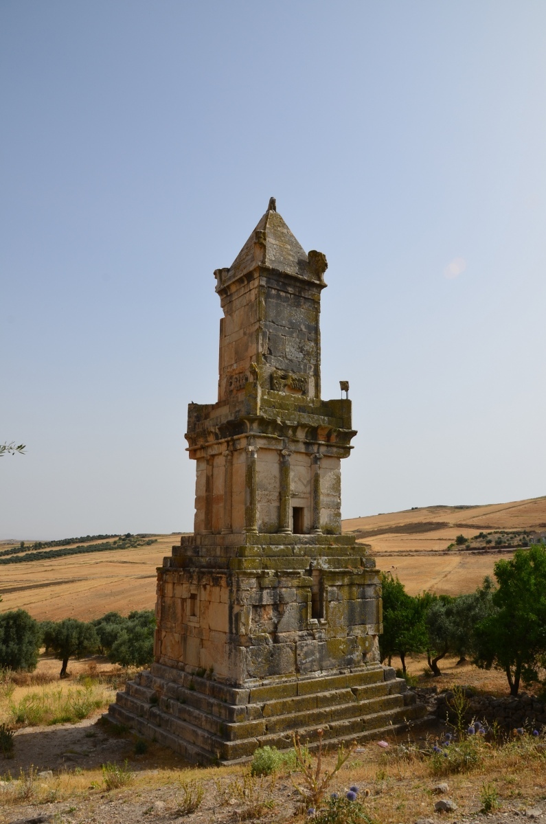 Neal B. Johnson: mauzoleum Dougga