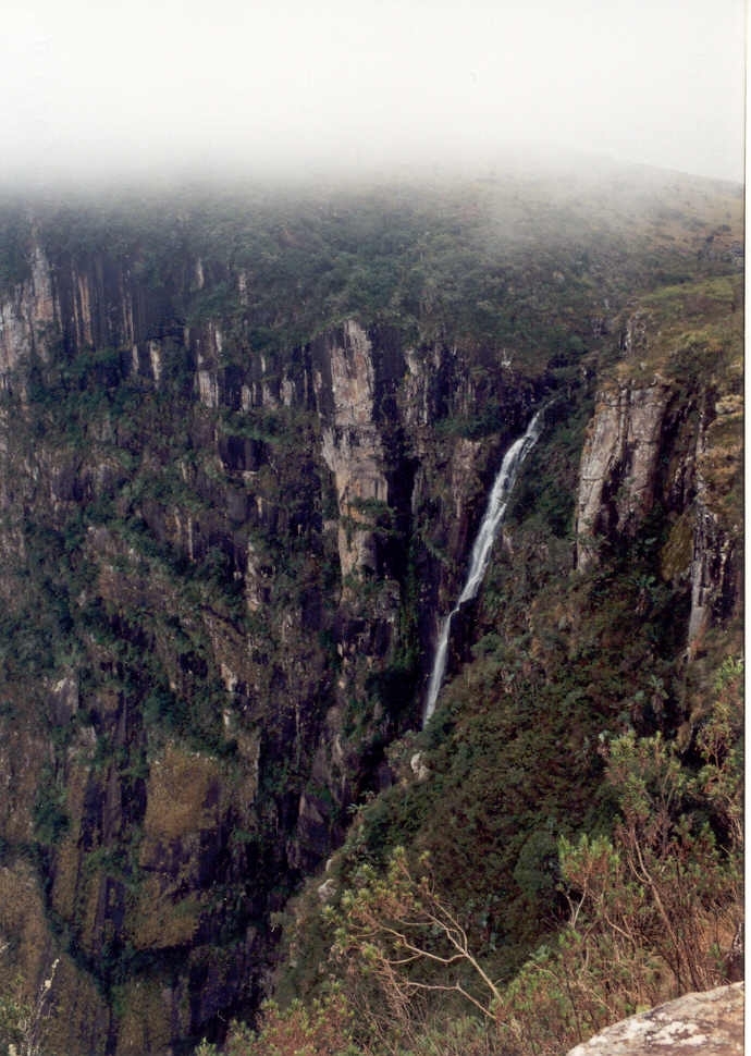 Vodopády Mtarazi (Mutarazi Falls) - pravý vodopád