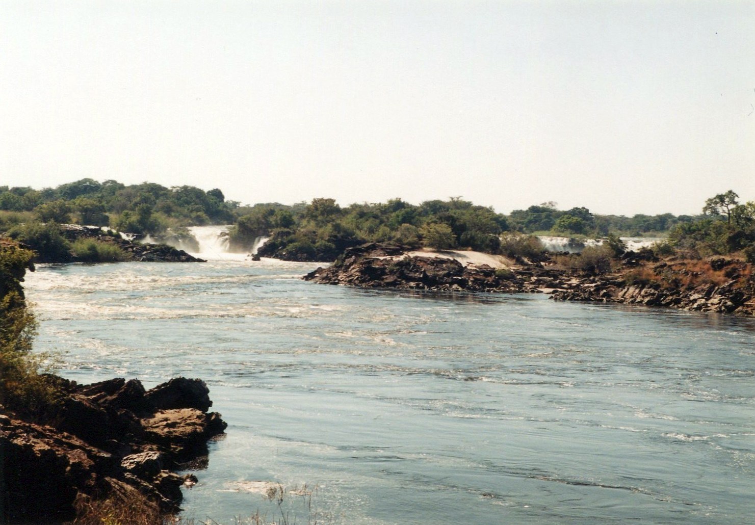 Ngonye Falls - celkový pohled, Zambezi, Zambie