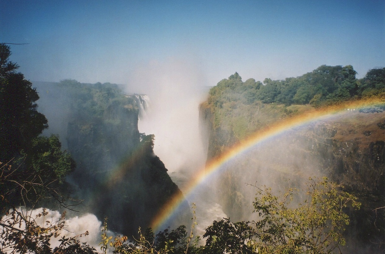 Viktoriiny vodopády - pohled v pravé poledne, Zimbabwe