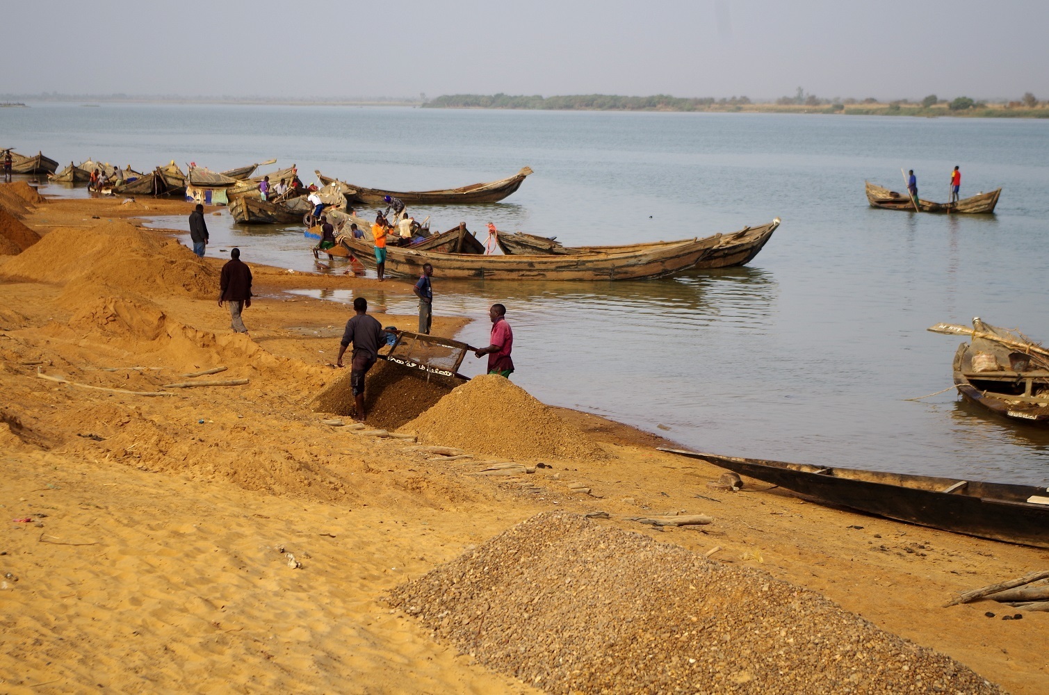 Řeka Niger těžba štěrkopísku v Mali (Richard Jan Hons)