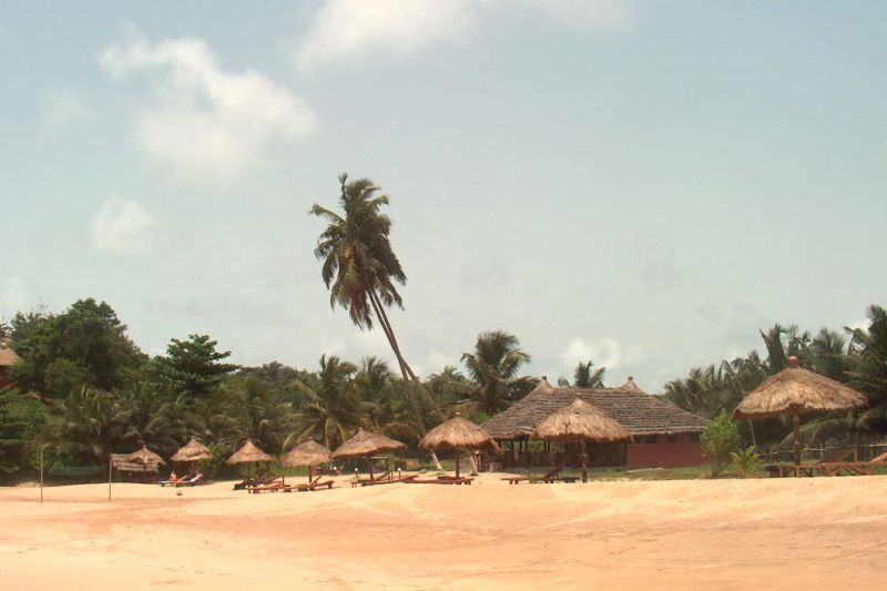 Pláž na pobřeží Aximu (Ghana)